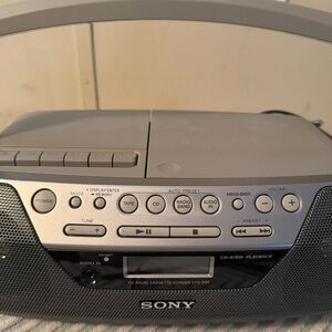 Vintage Sony CFD-S05 Portable CD Radio Cassette Player-Tested Works Perfect!